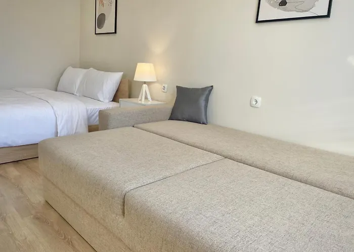 Elegant For 4 Guests In Center *